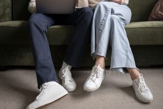 Zout, nebo nezout? U nás je to samozřejmost, jinde ve světě ale chodí lidé v botách až k posteli